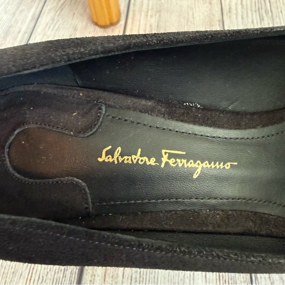 Salvatore Ferragamo Lucca Black Gold Heel Shoes 10 - Picture 5 of 9